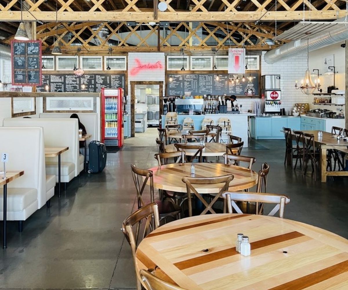 dining area at Josiah's in Sioux Falls, South Dakota