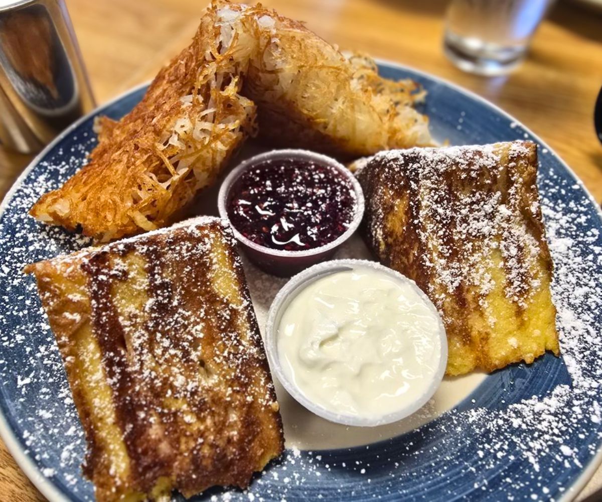 Monte Cristo at Moon Rise Cafe in Lakewood, Washington