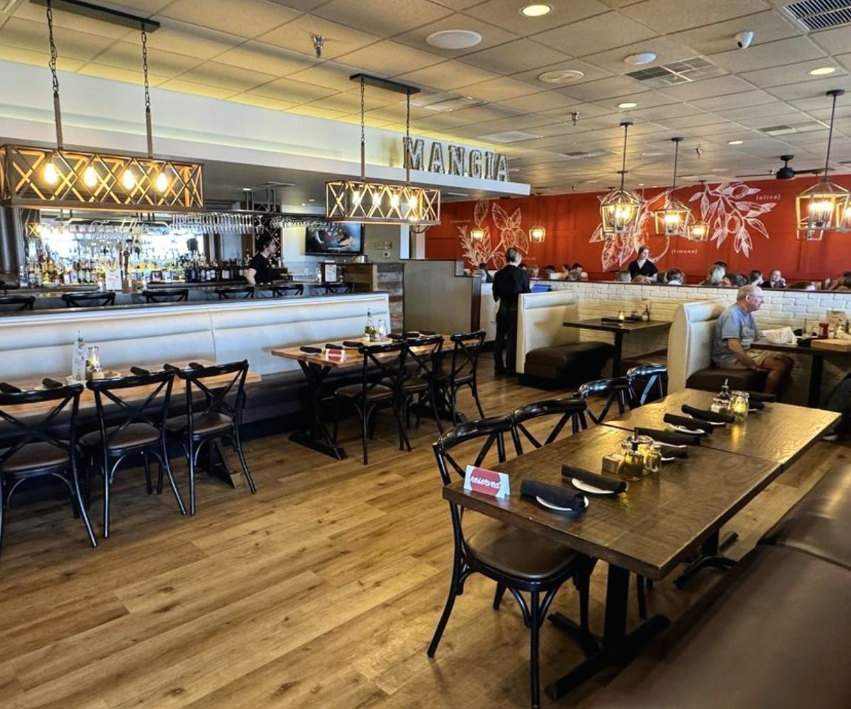 dining area at Fratelli's Ristorante in st. charles, MO