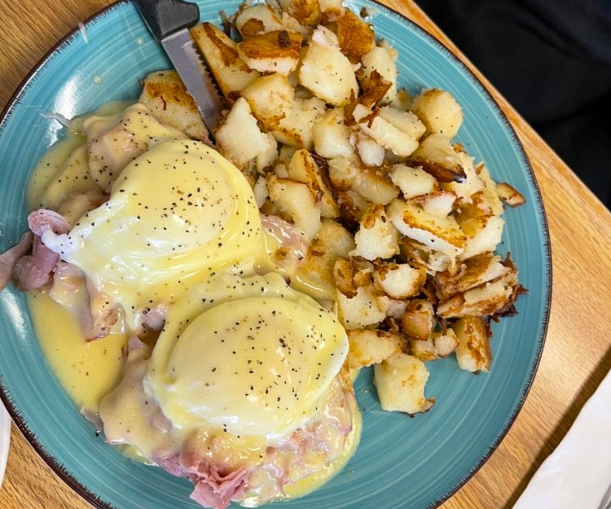 Eggs Benedict at Moon Rise Cafe in Lakewood, WA