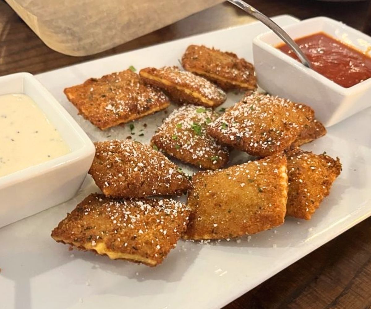 toasted ravioli at fratelli's ristorante in st charles missouri