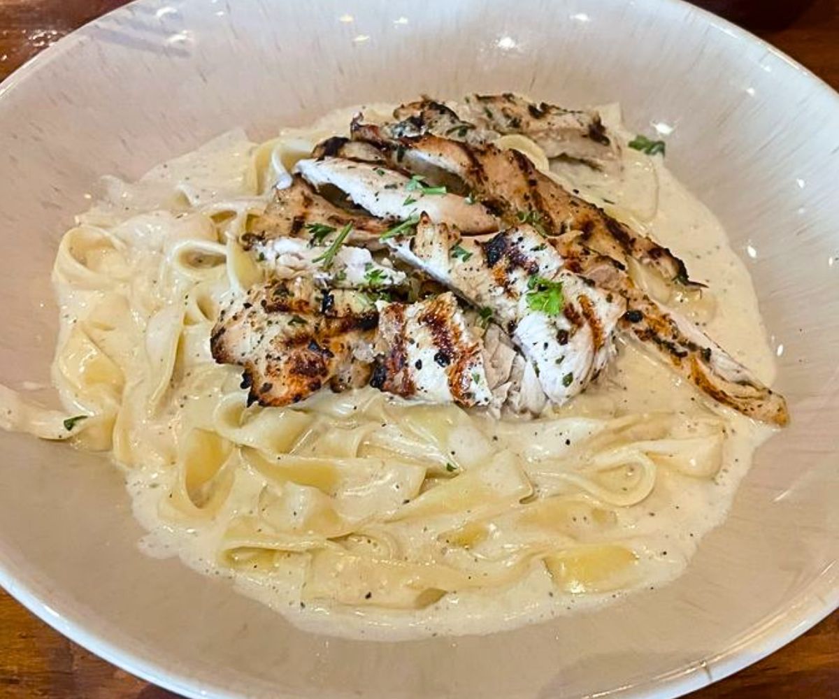 Chicken Alfredo at Mio's in Edmond, Oklahoma