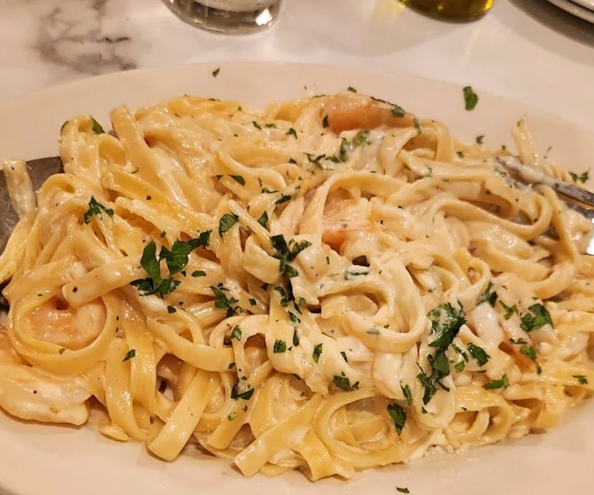 fettucini alfredo at fratelli's ristorante in st charles, missouri