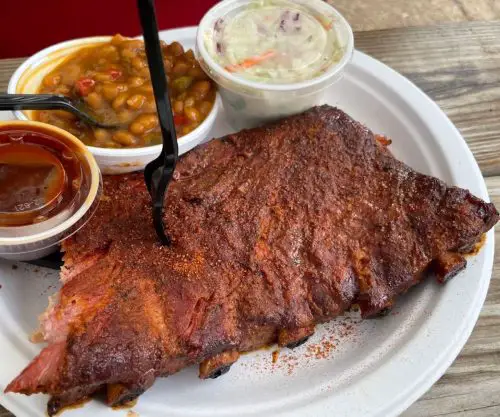 half rack ribs at Elwood's in Memphis, TN