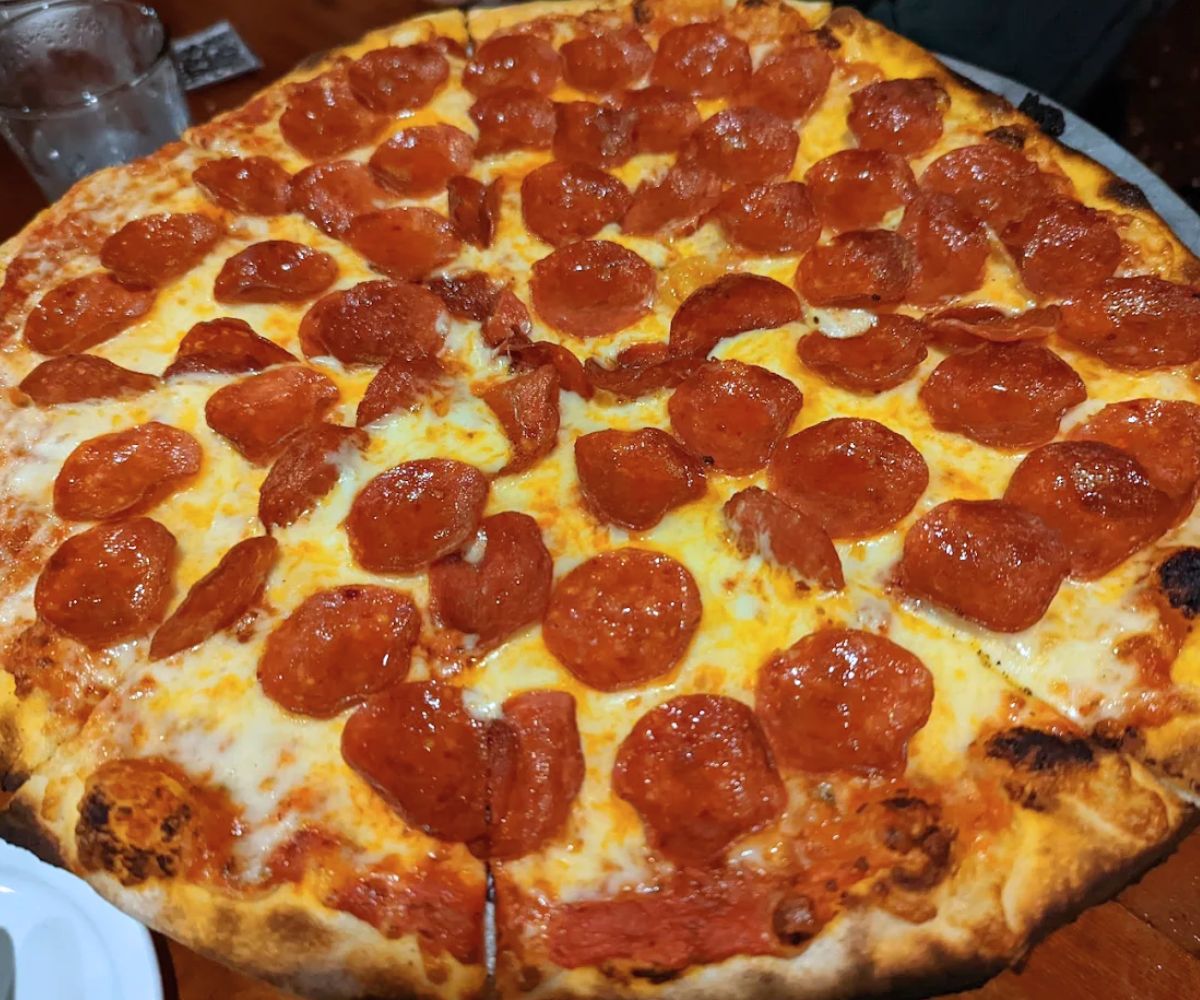 Clasico Pizza at Gilbert's on Main in Green Bay, WI