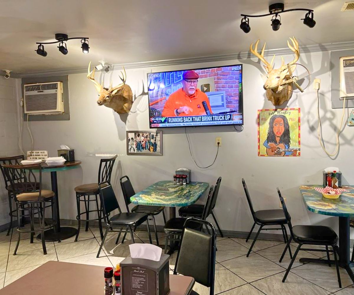 dining area at Elwood's in Memphis, Tennessee