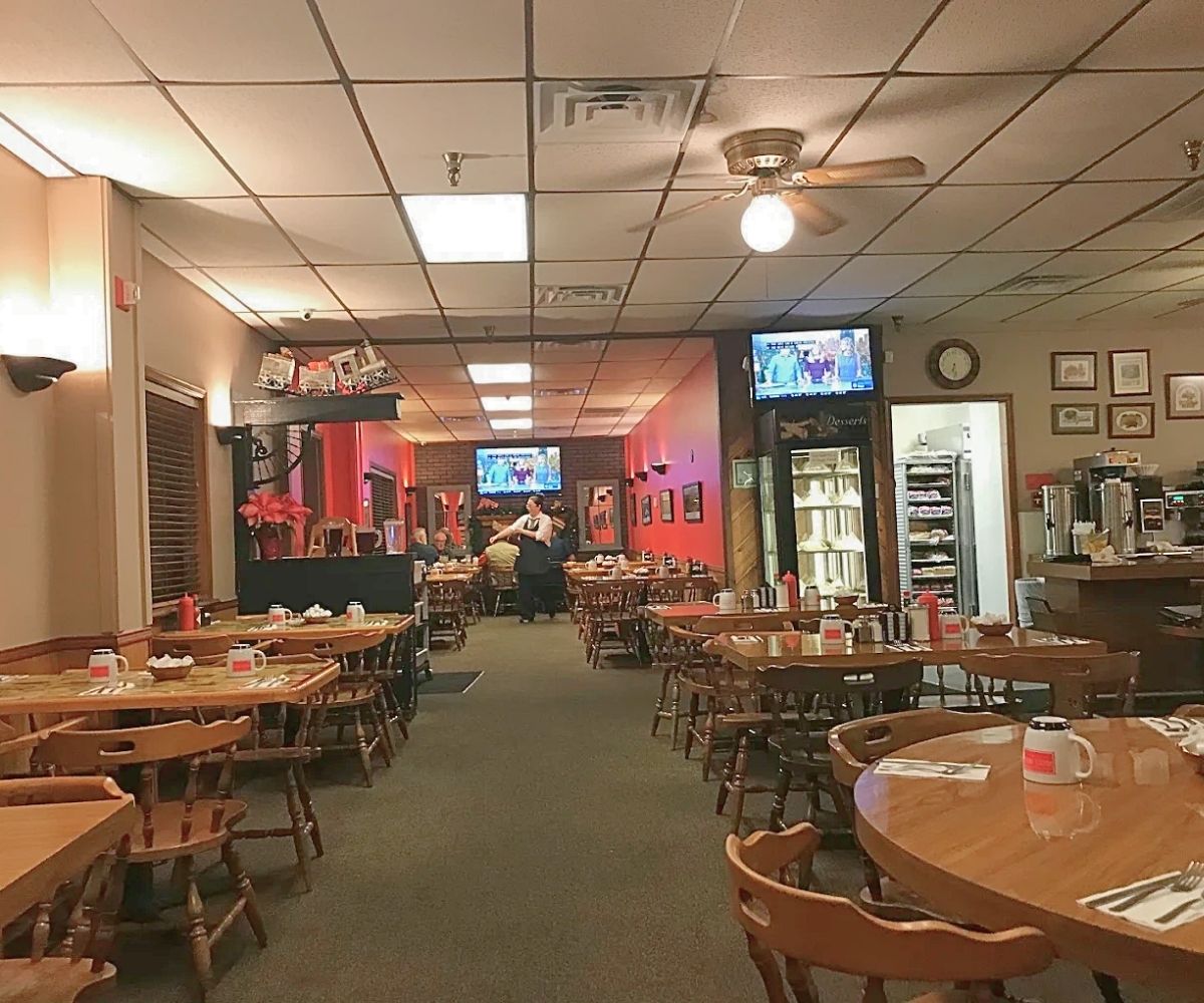 dining area at Susan's Restaurant in Springdale, Arkansas