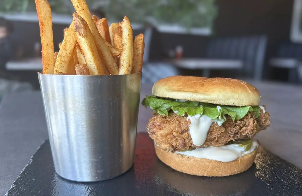 Crispy Chicken Sandwich at Beef N' Buns