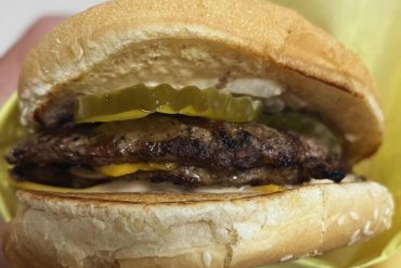 cheeseburger at troy's burgers in los Angeles CA