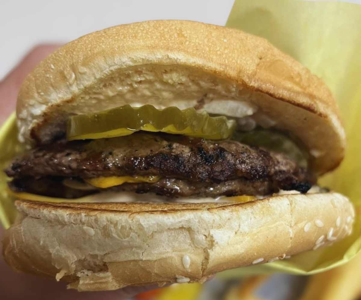 cheeseburger at troy's burgers in los Angeles CA