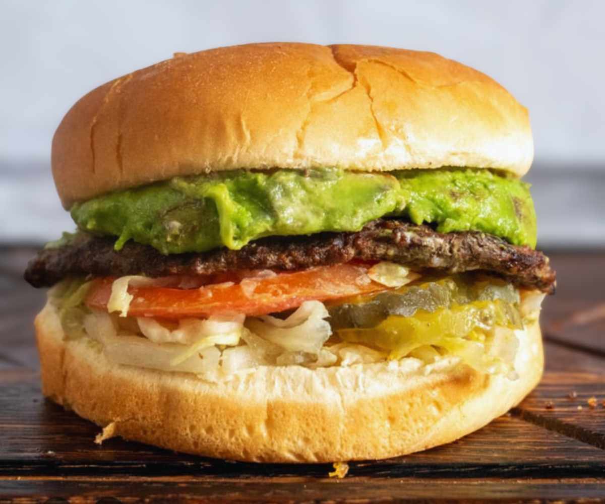 burger with guac at troy's burgers in Los angeles
