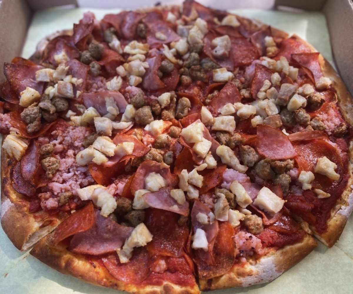 all meat pizza 