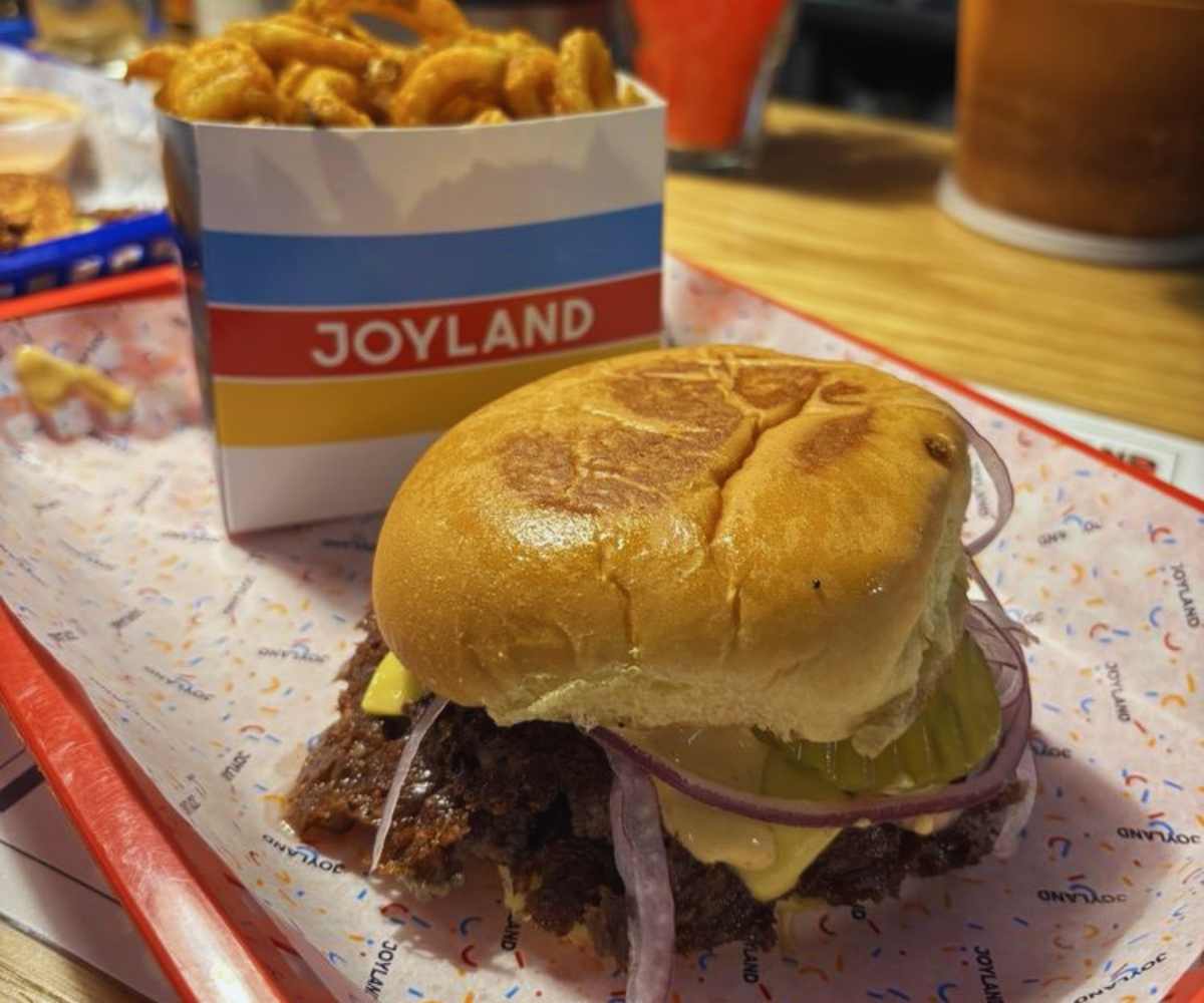 cheeseburger at joyland in Birmingham, AL