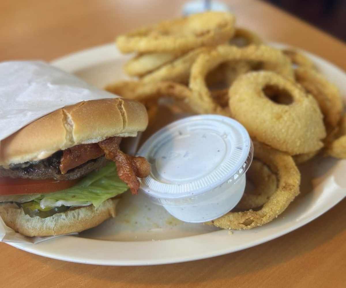 burger and onion rings at everest burgers in Santa Clarita CA