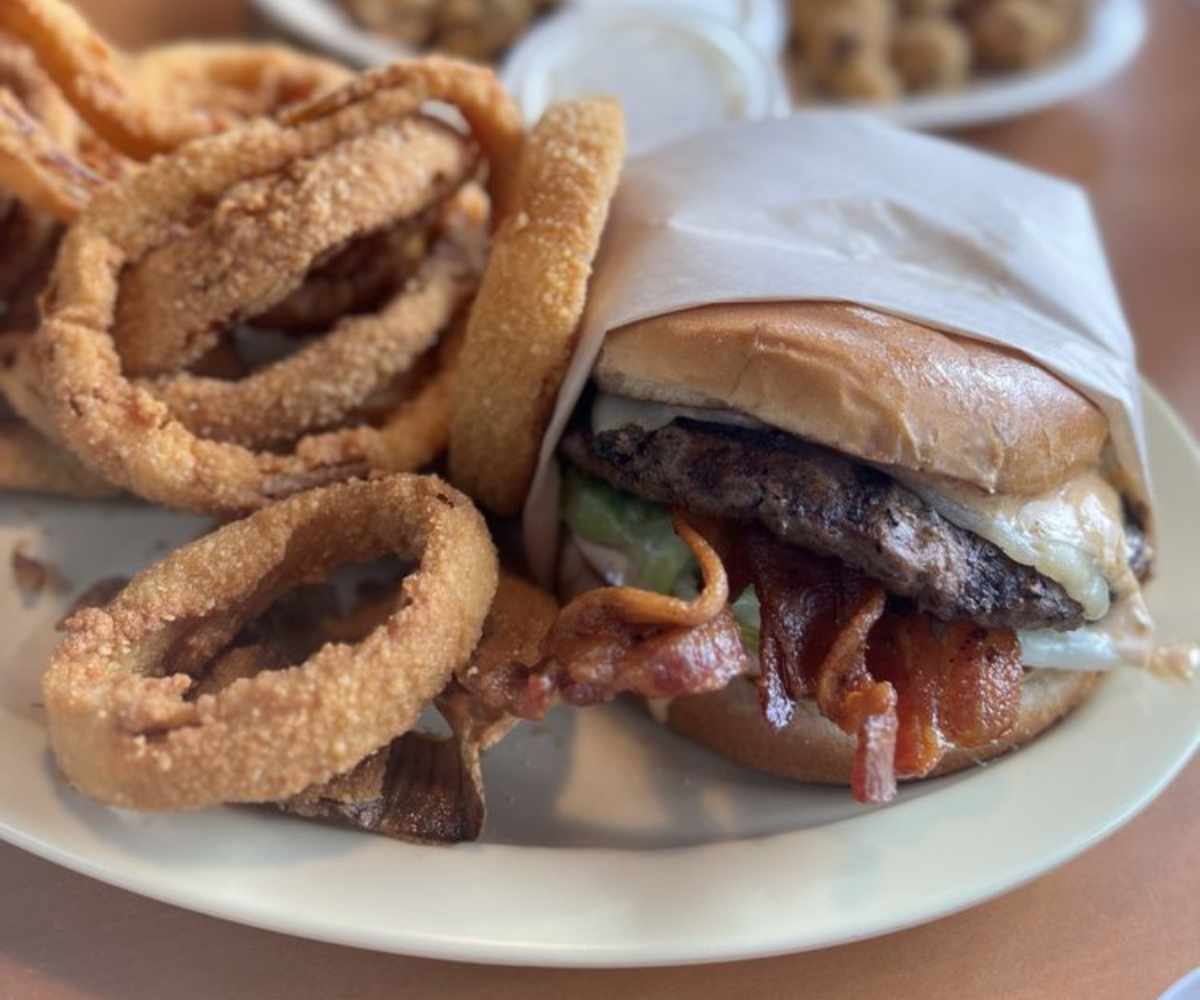 1/3 burger at everest burgers in Santa Clarita California