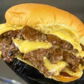 burger at al's burgers in Davenport, IA