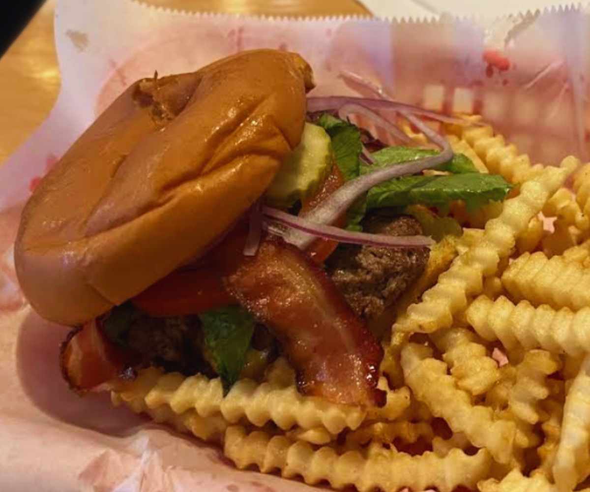 cheeseburger at al's burgers in Davenport, IA
