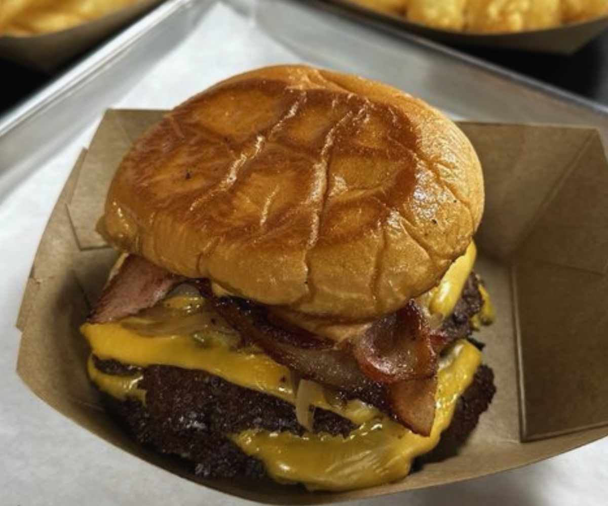 cheeseburger at Durb's Restaurant in League City Texas