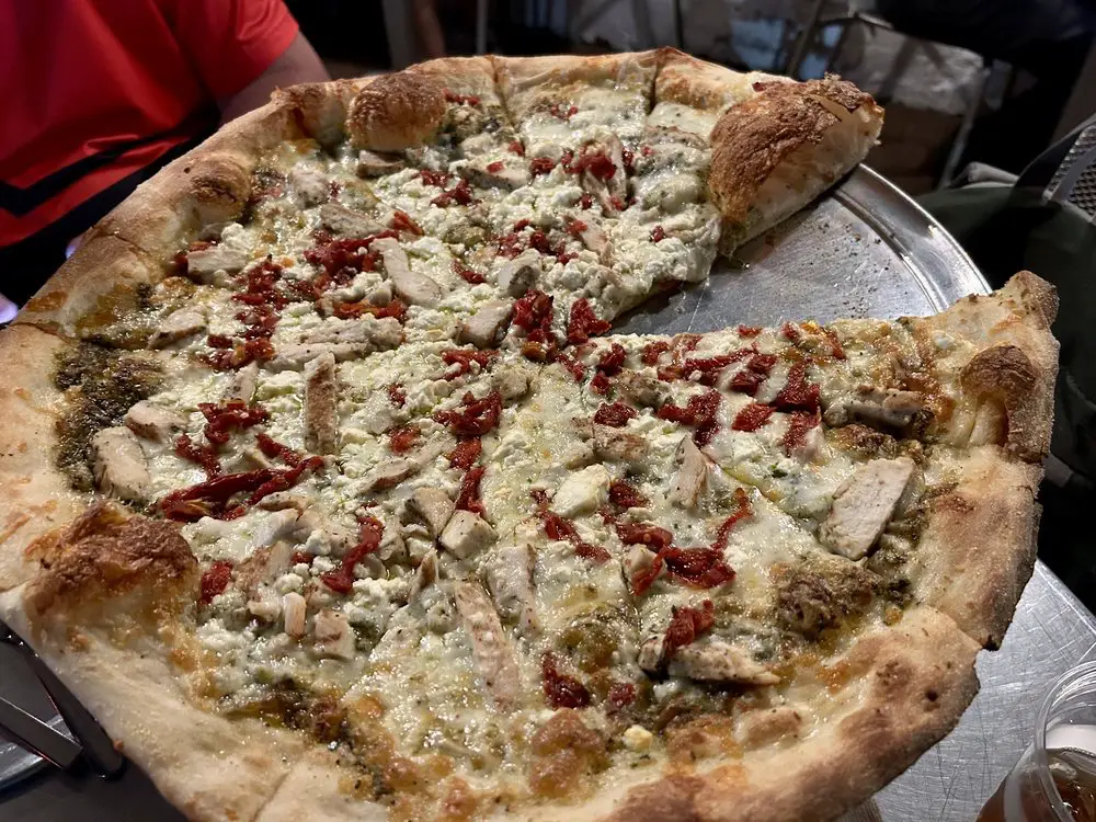 Pesto, chicken, sun dried tomatoes & feta pie