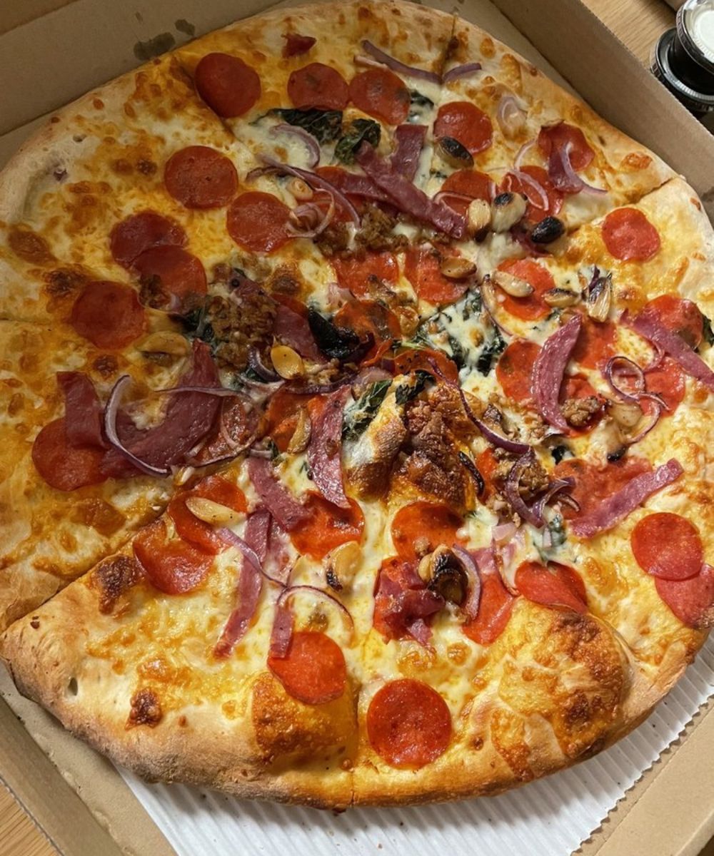 Honey basil pizza at Best Pizza & Brew 