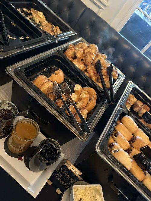 MOONSHINE GRILL Restaurant