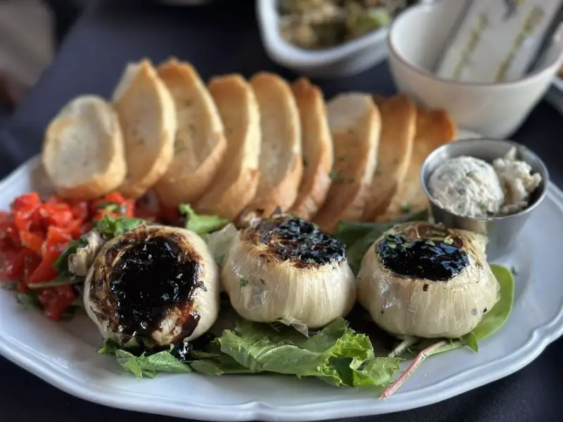 MOONSHINE GRILL Restaurant