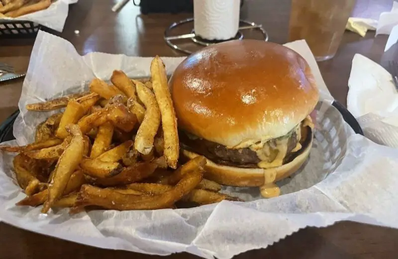 BRUISER'S BURGERS