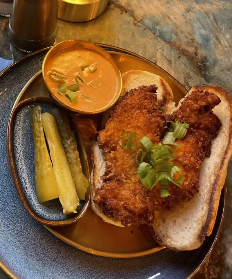 QUEEN MAMA'S KITCHEN