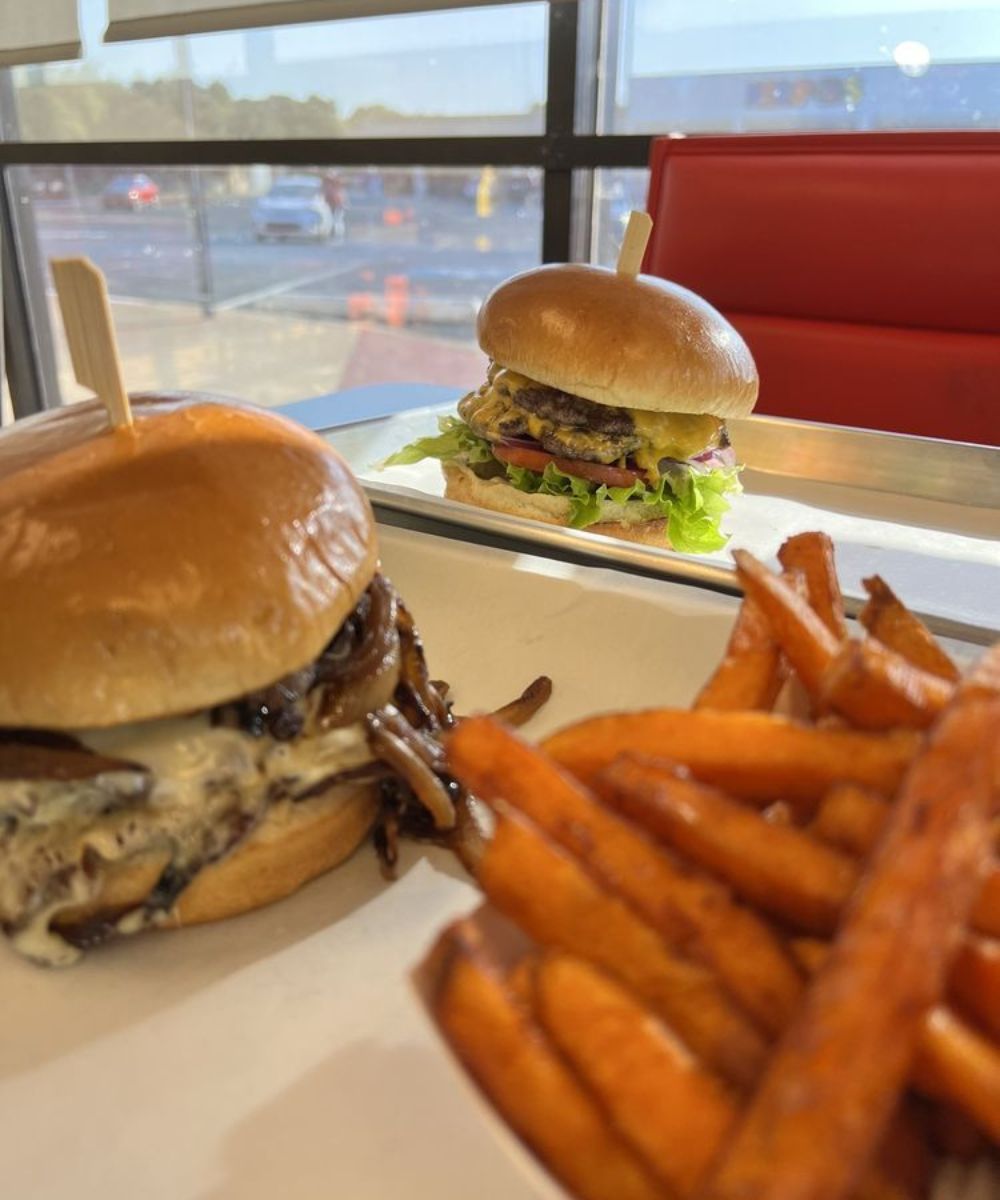 EDMOND'S BURGERS & MORE