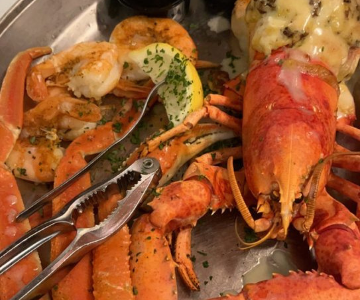 Cooked lobster with sauce