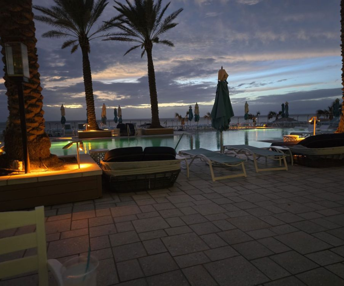 Dining el fresco with refreshing view