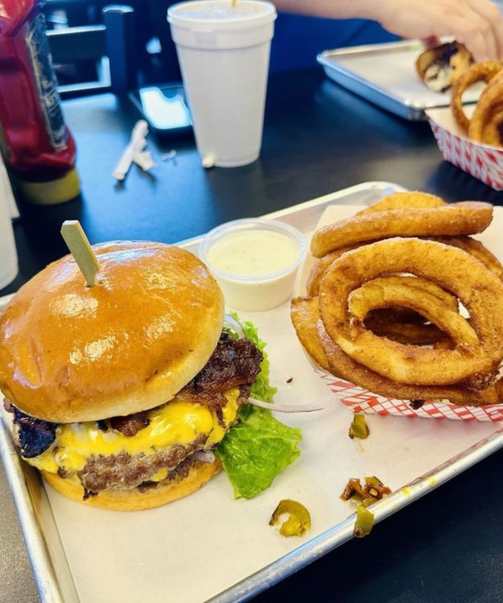 EDMOND'S BURGERS & MORE