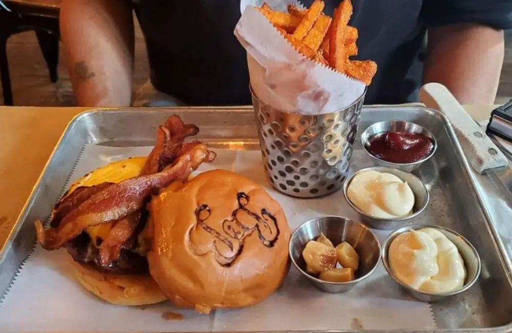 BROOKLYN BURGERS & BEER