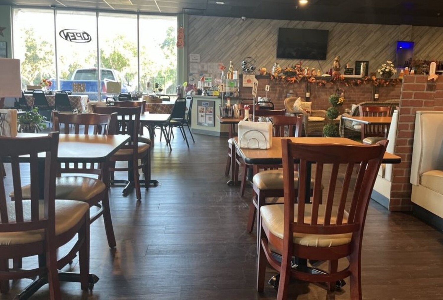 Inside at Todd and Shelly's Farm Fresh Restaurant located in Ocala, FL. 