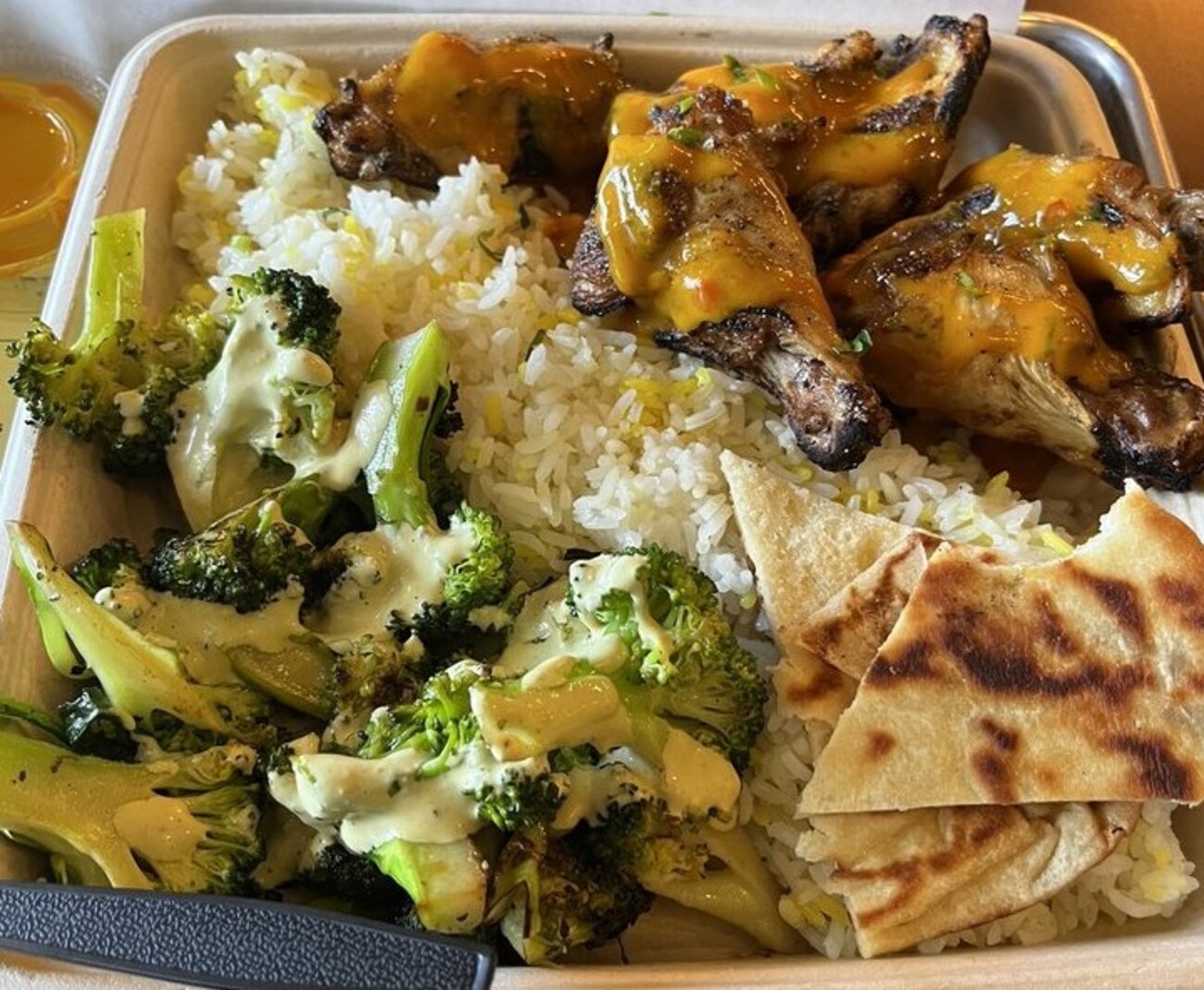 Smoked Chicken Wings with rice and broccoli 