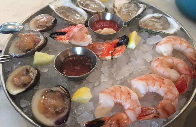 2 crab claws in the middle