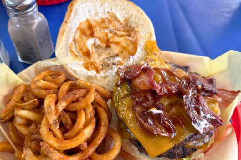 Texas Cheeseburger at Del's Charcoal Burgers in Richardson, Texas