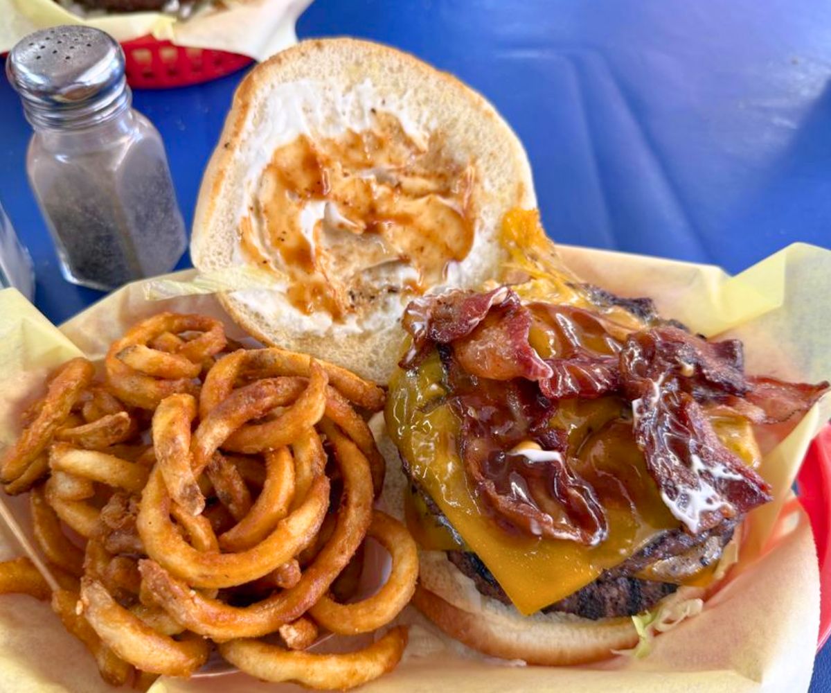 Texas Cheeseburger at Del's Charcoal Burgers in  Richardson, Texas