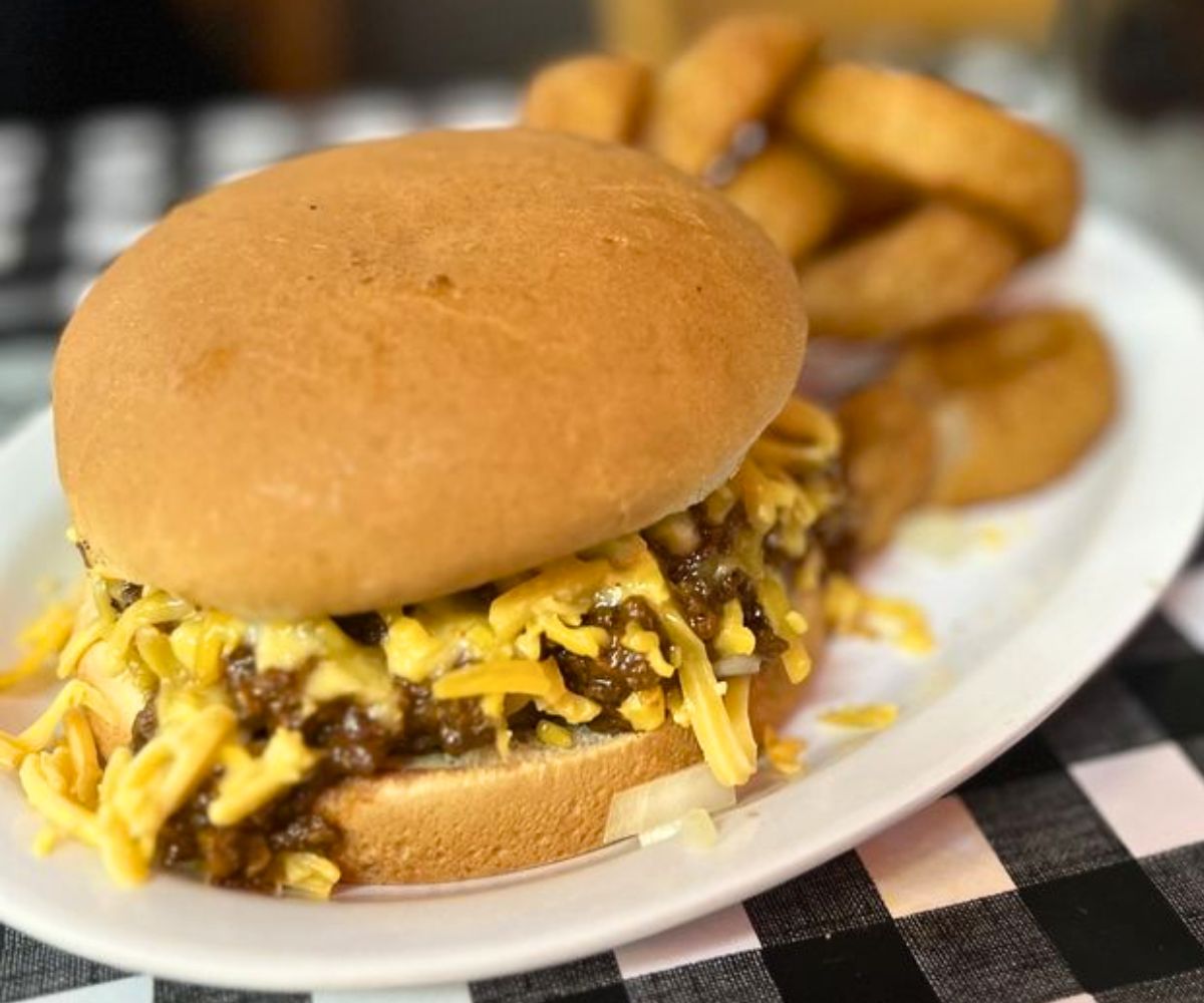 Chili Cheeseburgers at Del's Charcoal Burgers in Richardson, Texas