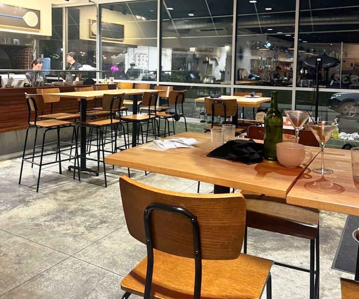 interior of Luna Pizza Cafe in Greenville, NC