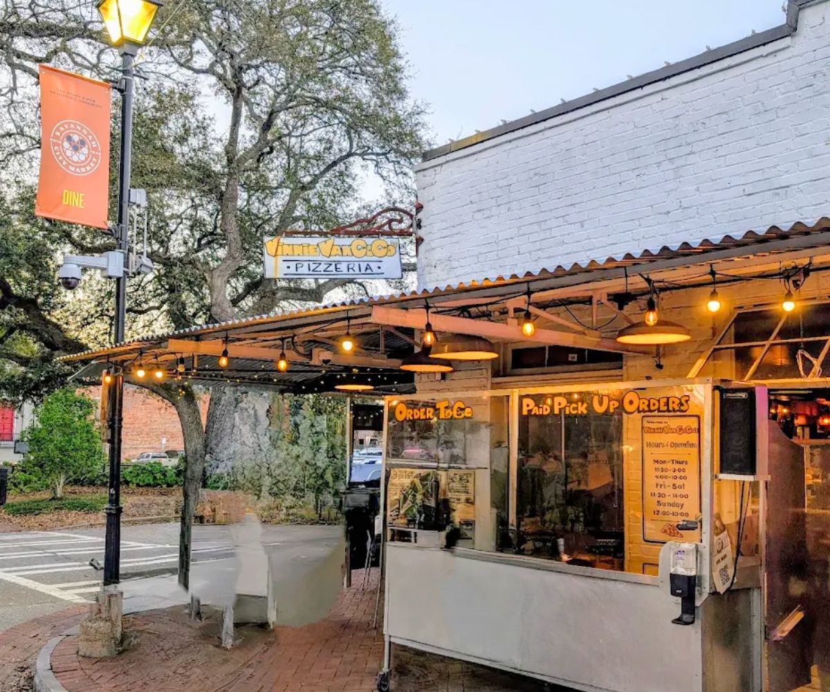 Exterior of Vinnie Van Go-Go's in Savannah, GA