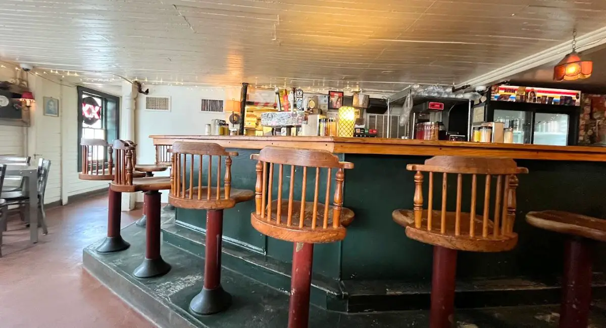 interior of Vinnie Van Go-Go's in Savannah, GA