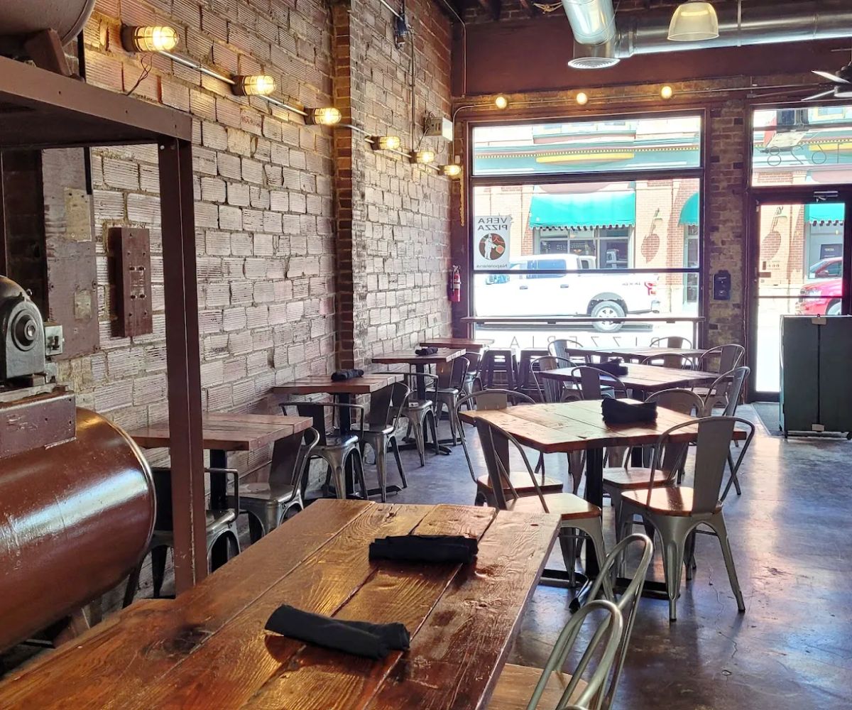 interior of Il Lazzarone in St. Joseph, Missouri