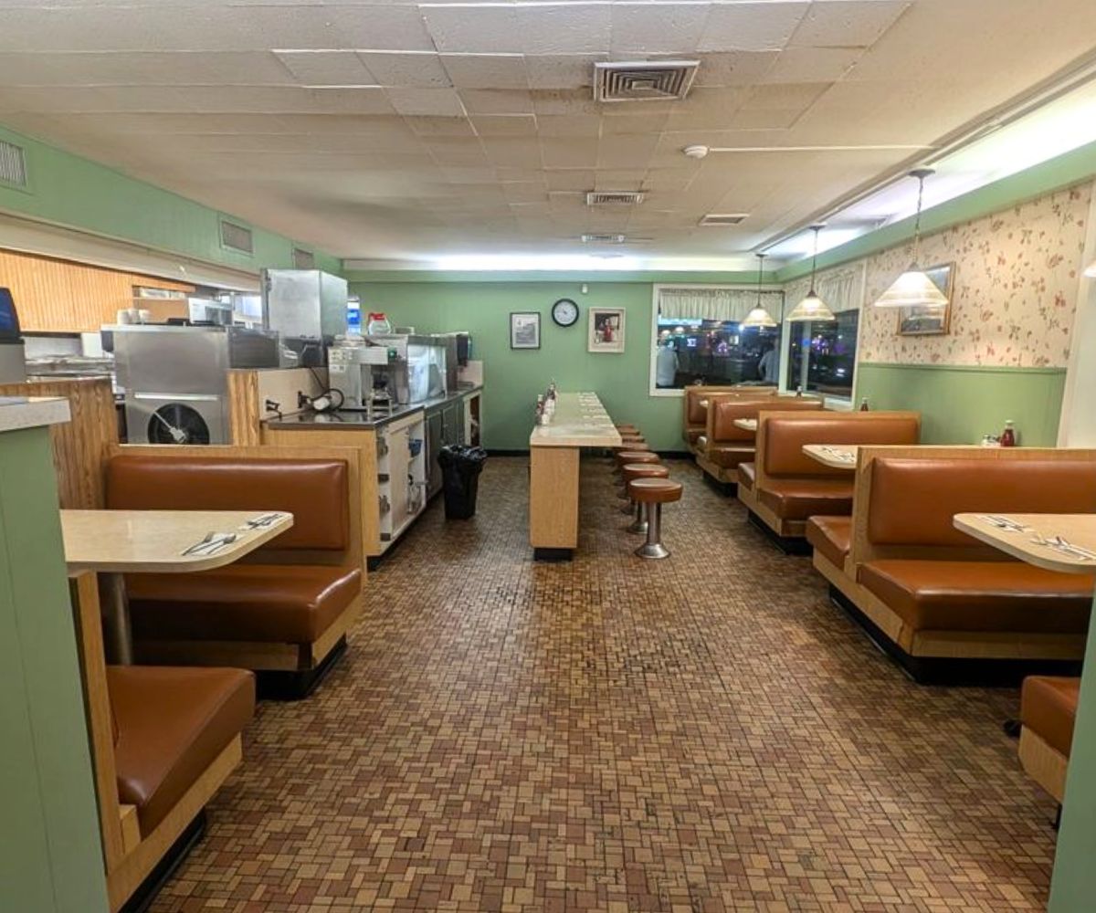 interior of Miner-Dunn Hamburgers in Highland, IN