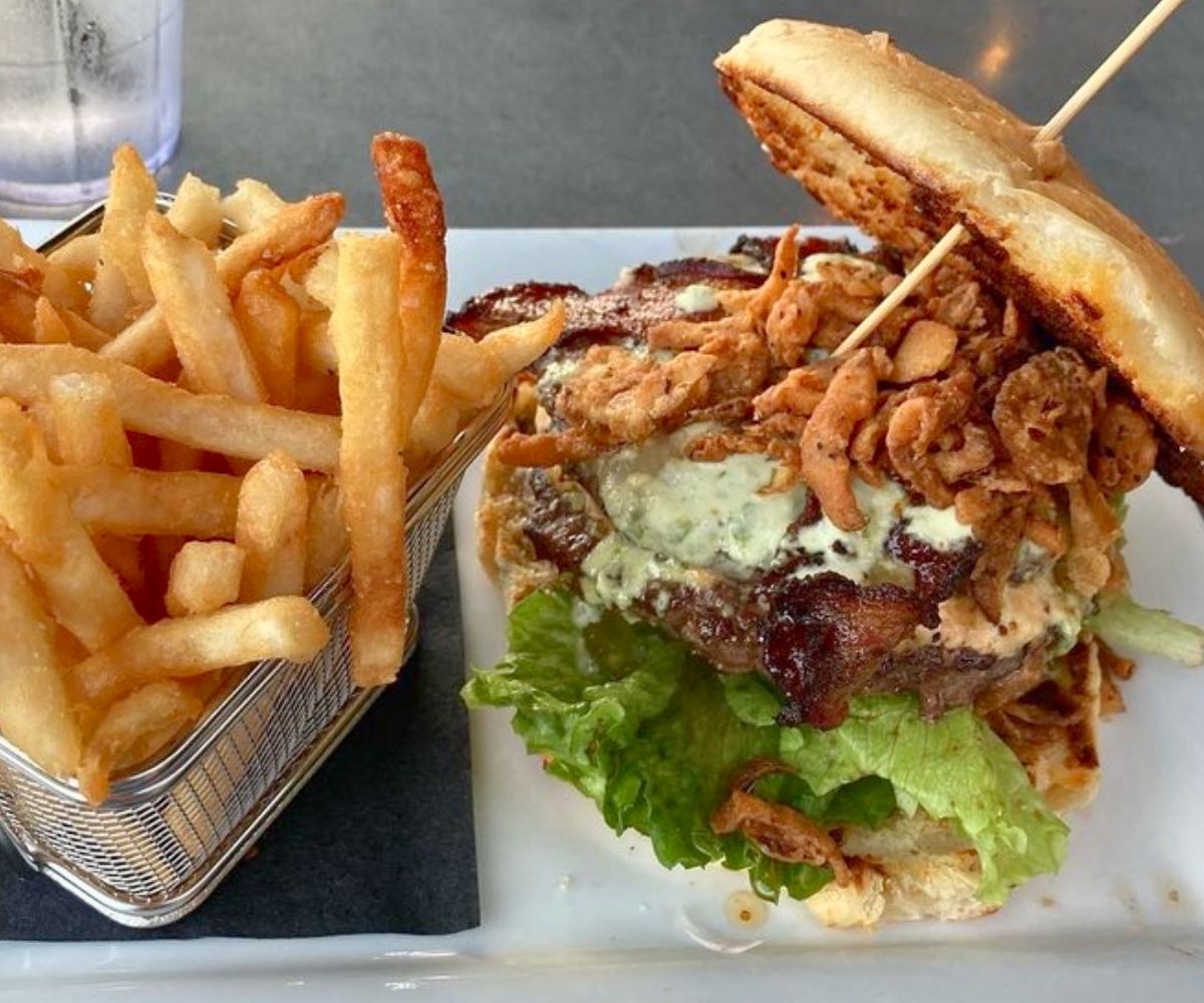 Juicy Lucy Burger at Muck & Fuss in New Braunfels, Texas