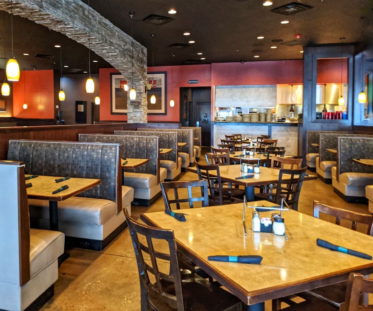 interior of Gianna's Pizzeria in Suffolk, VA