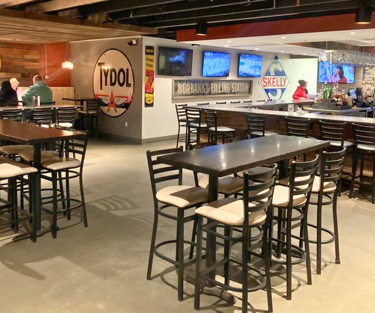 interior of Mason Jar in Kansas City, Kansas