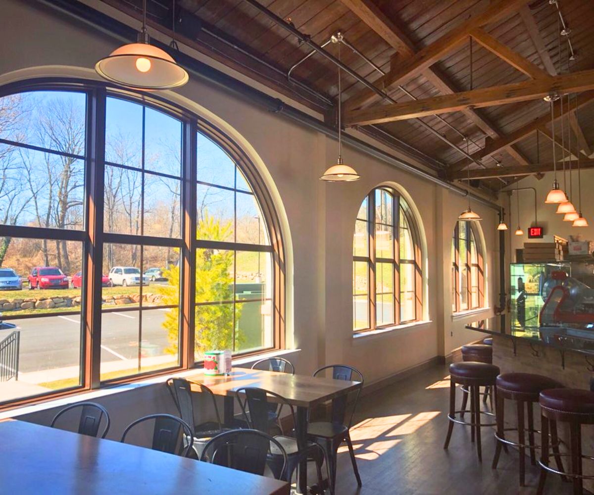 interior of La Pizzeria Metro in Wilmington, DE