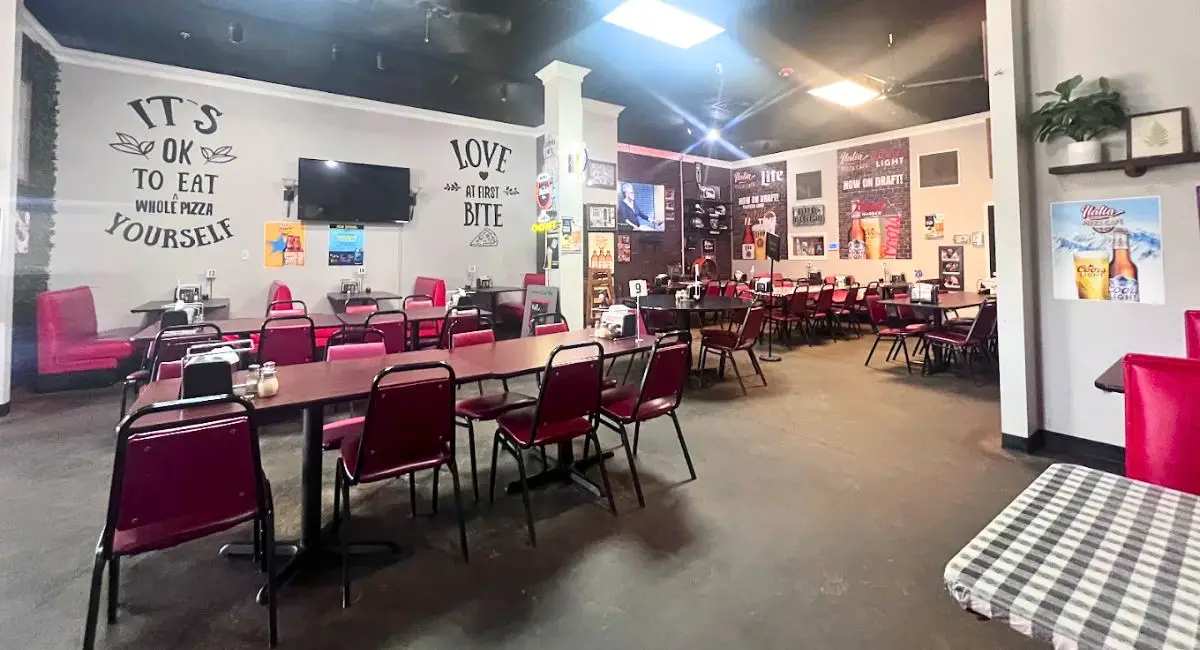 interior of Italia Pizza Cafe in Southaven, MS
