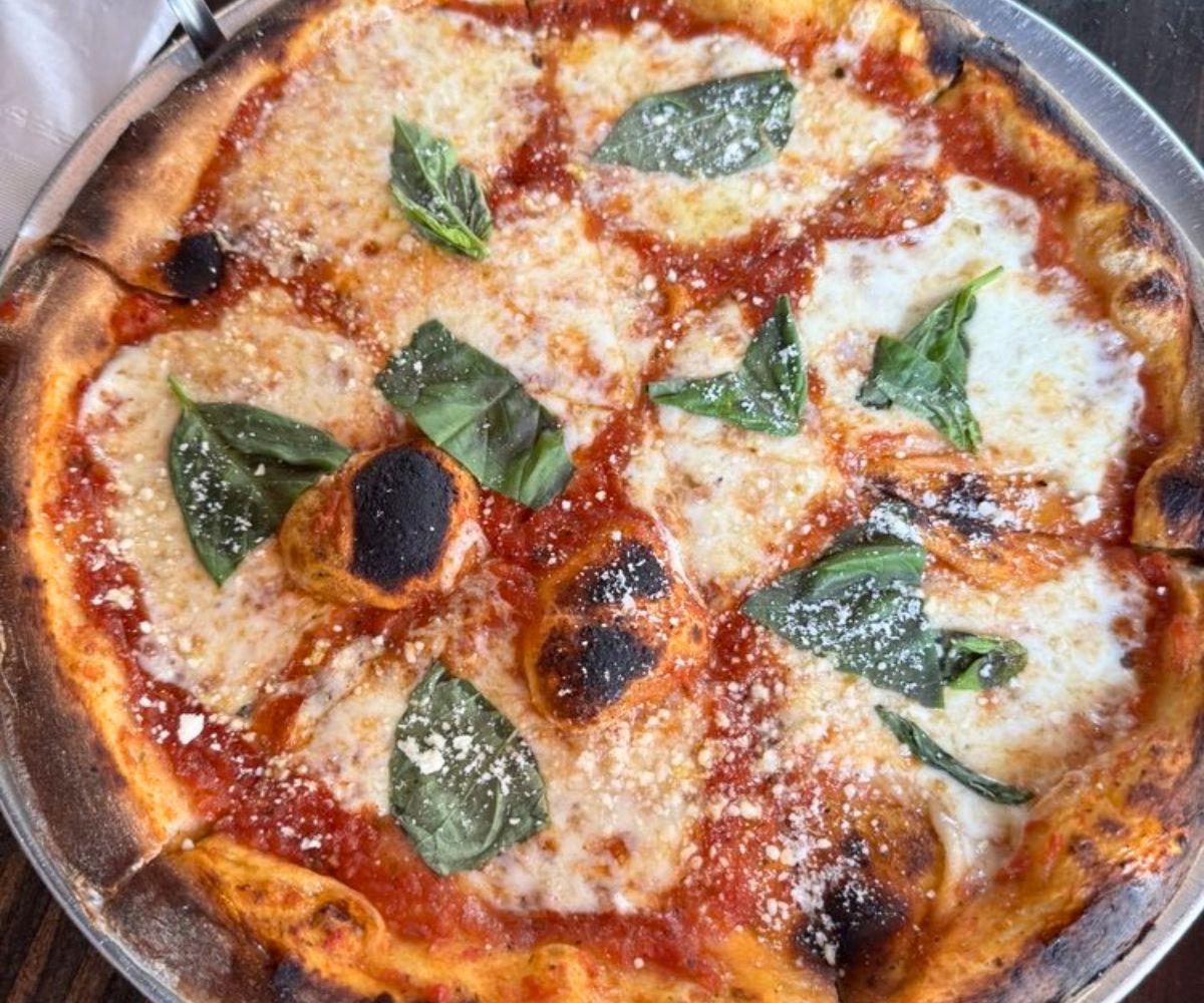 Margherita Pizza at Trattoria Napoli in Union City, New Jersey